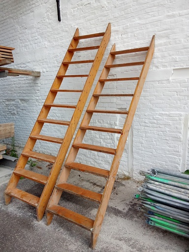 Escaliers droits en sapin - 11 et 10 marches