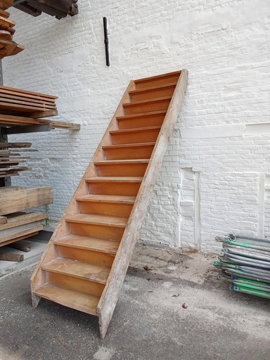 Escalier droit en hêtre - 13 marches