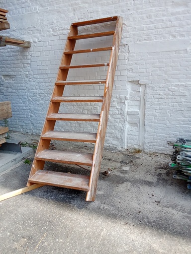 Escalier droit en sapin - 10 marches