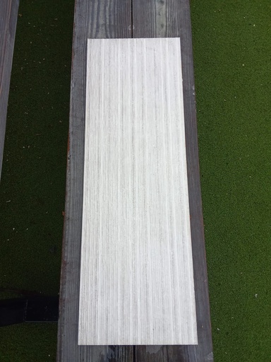 Carrelage rainuré ton gris